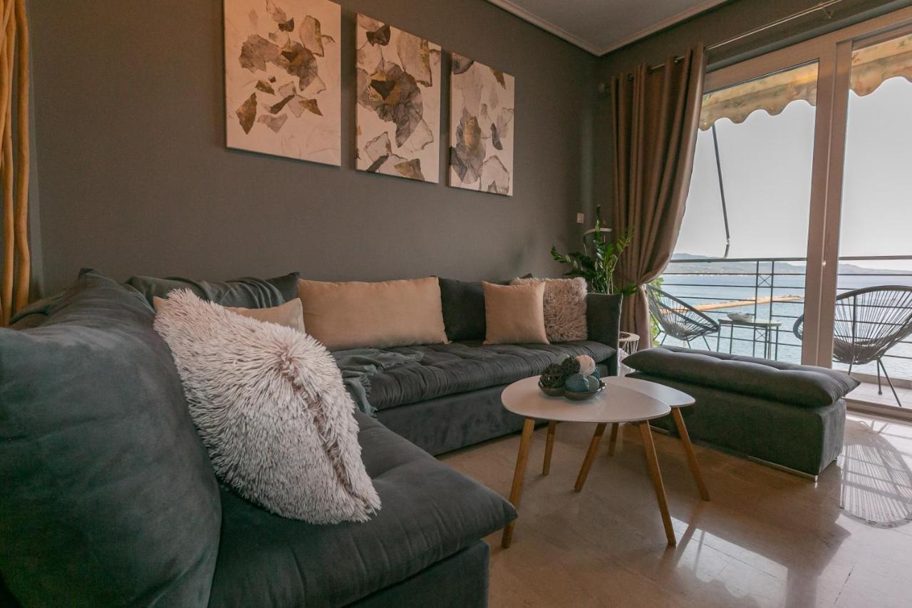 Seafront Kalamata Haven - Blue Luxury Suite Bagian luar foto