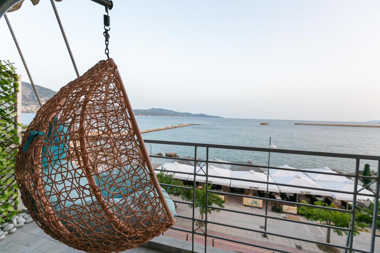 Seafront Kalamata Haven - Blue Luxury Suite Bagian luar foto