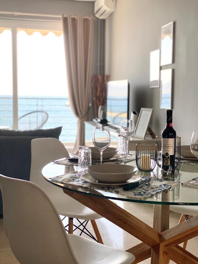 Seafront Kalamata Haven - Blue Luxury Suite Bagian luar foto
