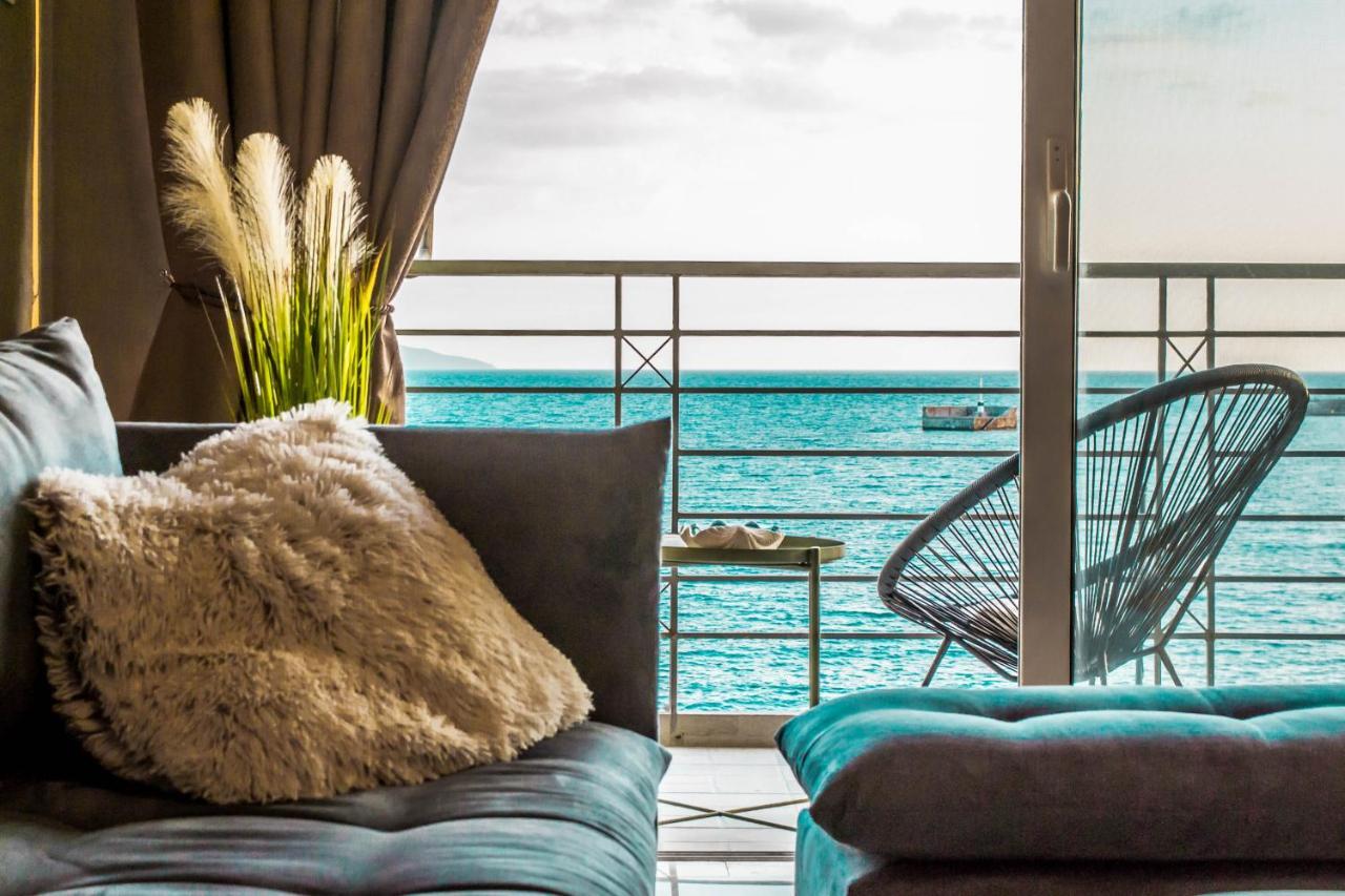 Seafront Kalamata Haven - Blue Luxury Suite Bagian luar foto